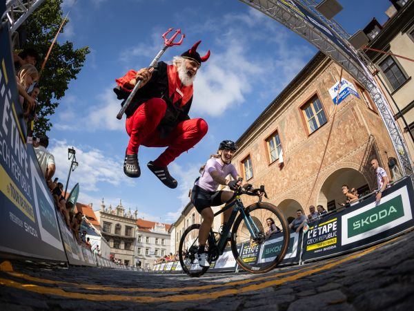 Emocemi nabitá premiéra! Prachatice bouřlivě vítaly vítěze prvního ročníku Horské L'Etape